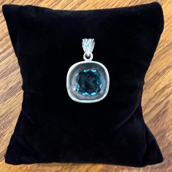 .925 Sterling Silver Blue Topaz Cushion Cut Bali Style Pendant 1 1/8" x 3/4" - Picture 4 of 6